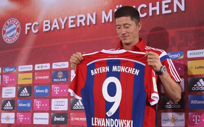 欧皇体育动态-乌奈西蒙当选月最佳门将