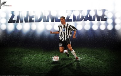 欧皇体育热评-楚阿梅尼防守覆盖全场像装了GPS